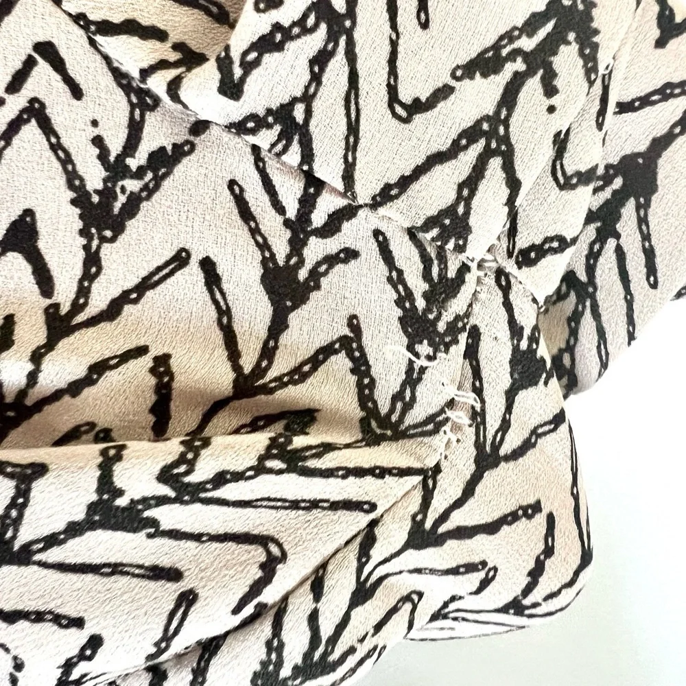 Free People Printed Stars Aligned Wide Bell Sleeve Boxy Crop Blouse Size Small - Picture 9 of 9